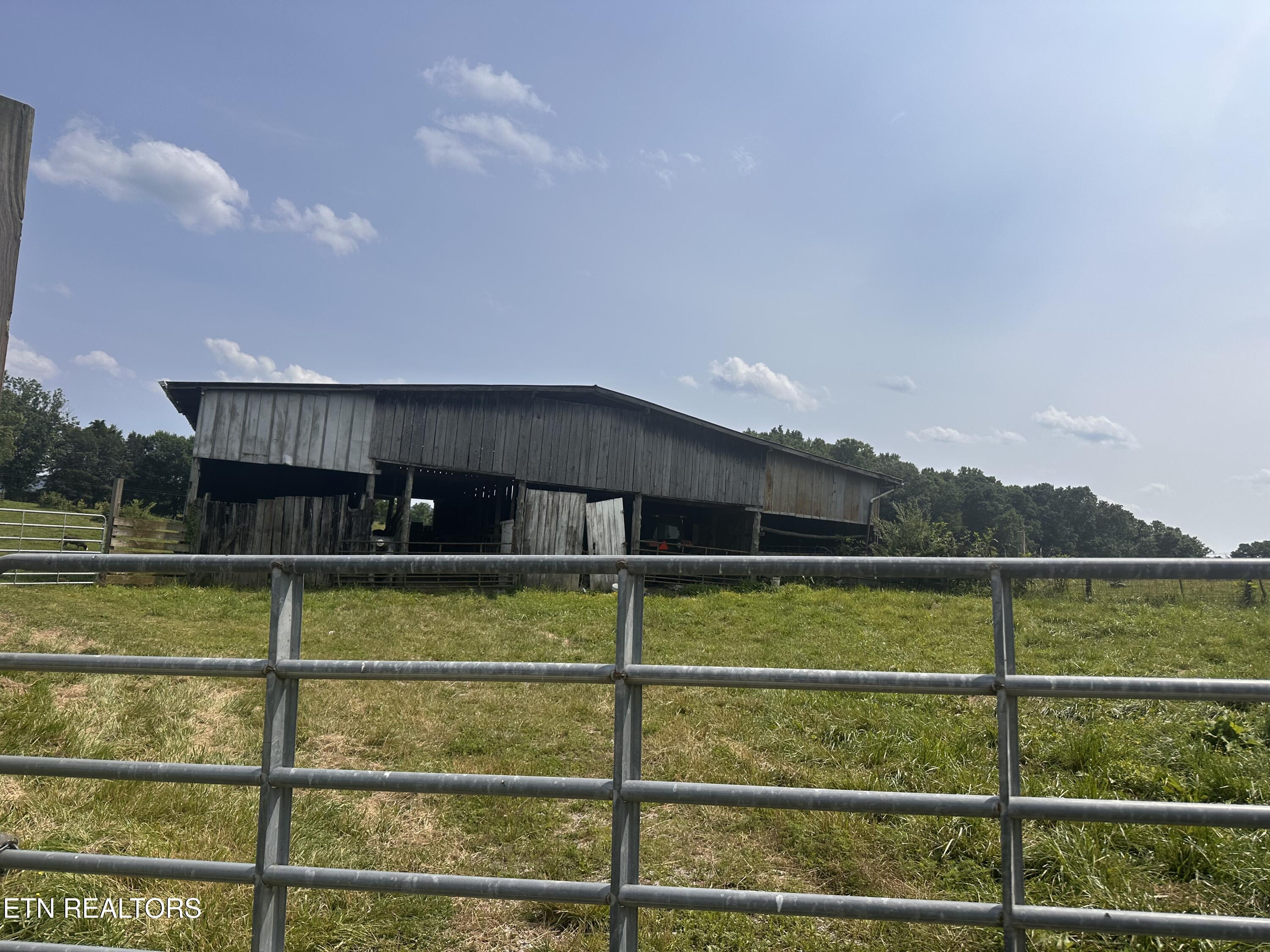 187 Van Huss Road Rose Hill, VA 24281 - Photo 4 of 44 IMG_7778