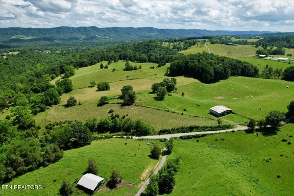 $599,900 | 187 Van Huss Road, Rose Hill, VA 24281