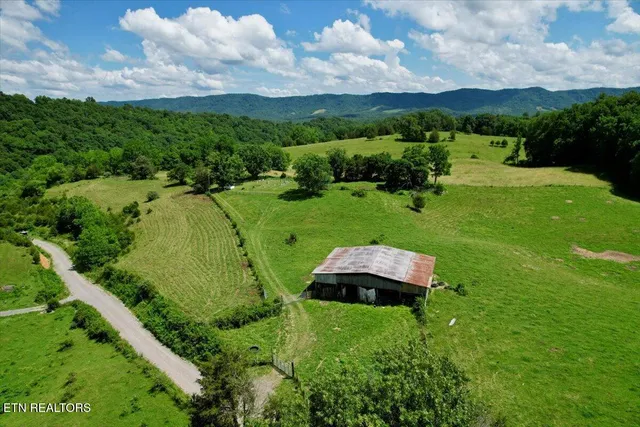 $625,000 | 187 Van Huss Road, Rose Hill, VA 24281