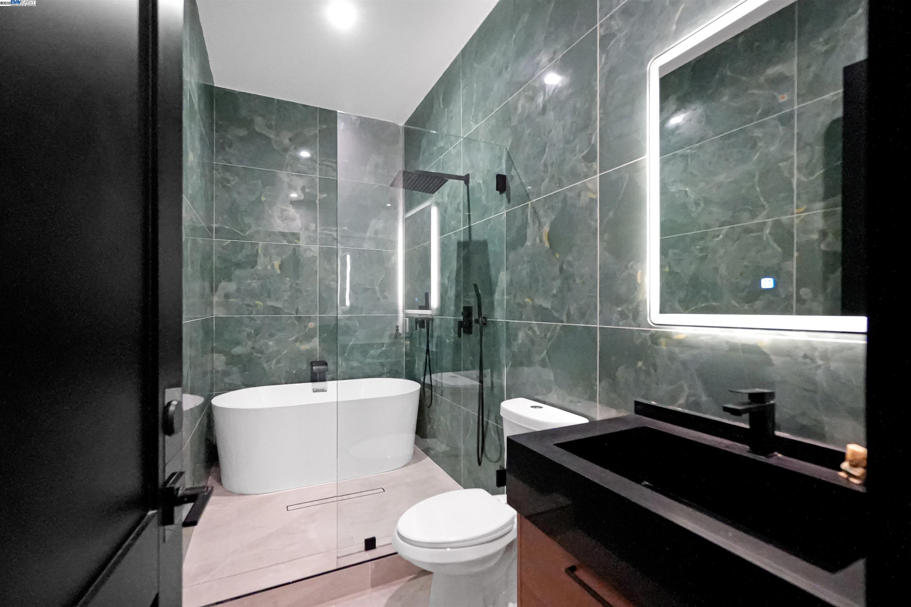 5229 Miles Avenue Oakland, CA 94618 - Photo 12 of 60