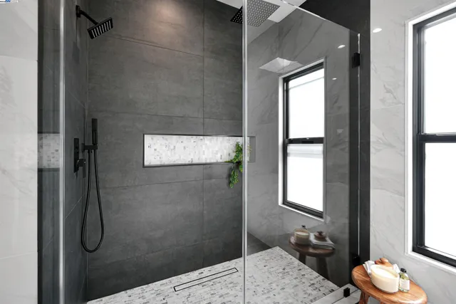 $4,688,888 | 5229 Miles Avenue, Oakland, CA 94618