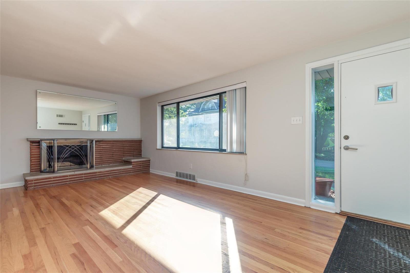 11 Fortune Lane Oakland, MO 63122 - Photo 3 of 19