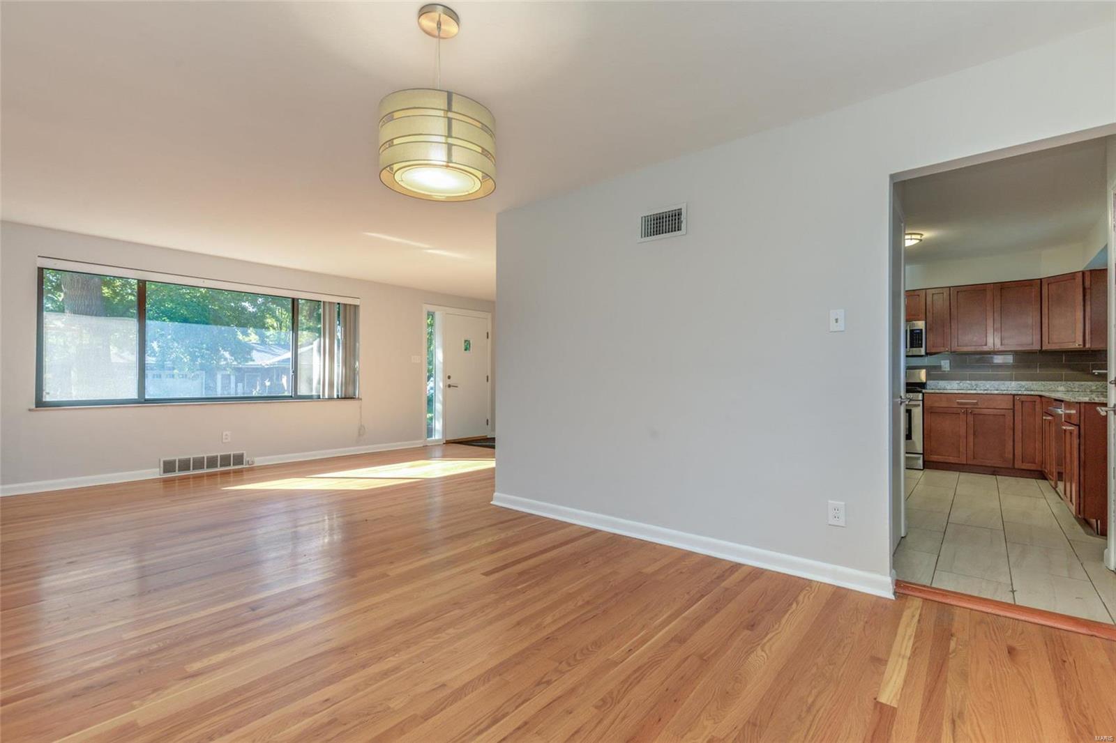 11 Fortune Lane Oakland, MO 63122 - Photo 4 of 19