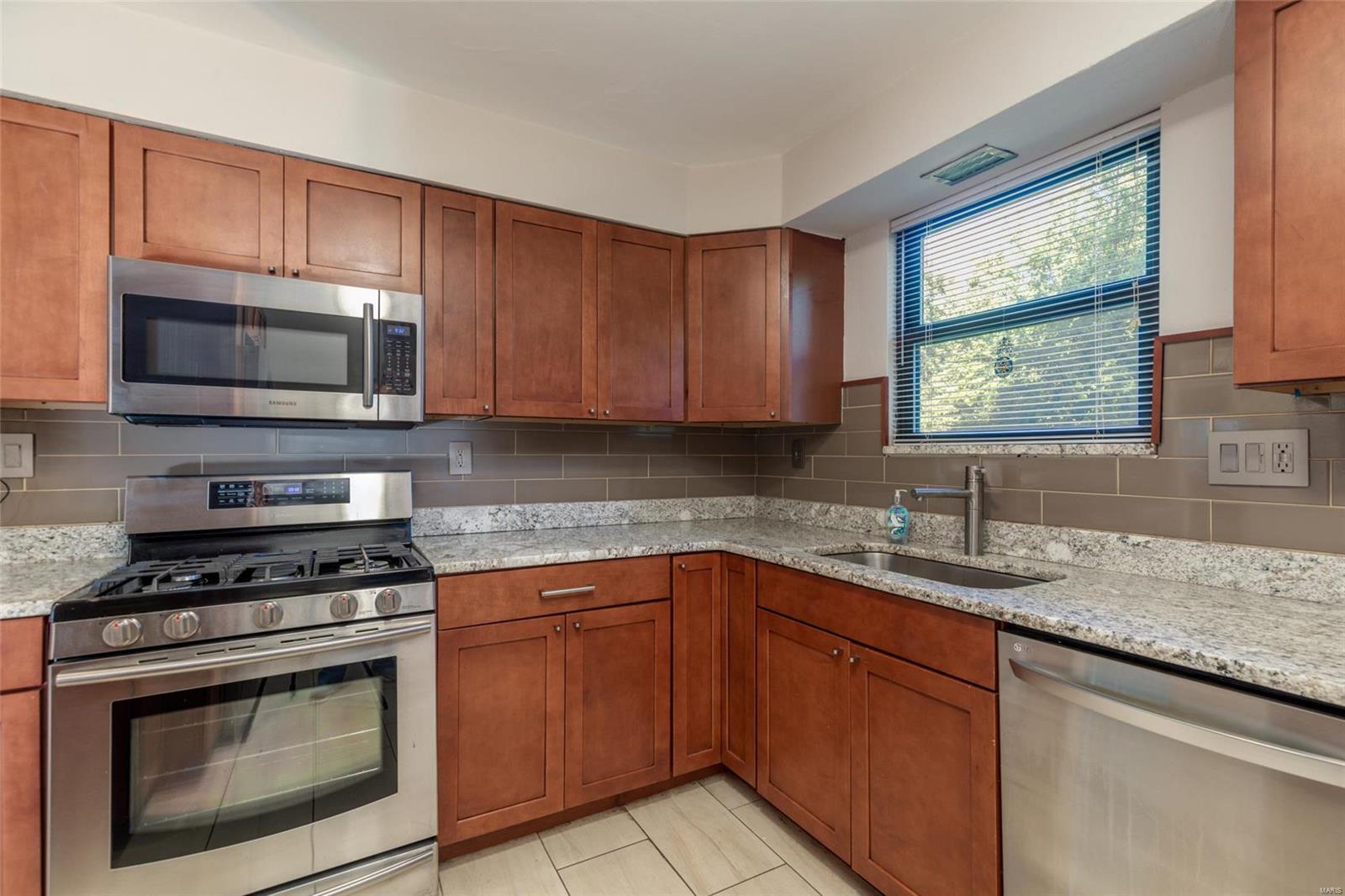 11 Fortune Lane Oakland, MO 63122 - Photo 8 of 19