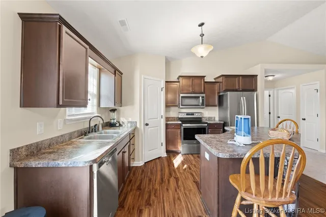 $286,000 | 203 Stoner Way, New Washington, IN 47162