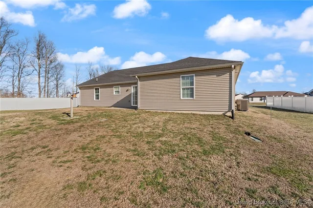 $286,000 | 203 Stoner Way, New Washington, IN 47162