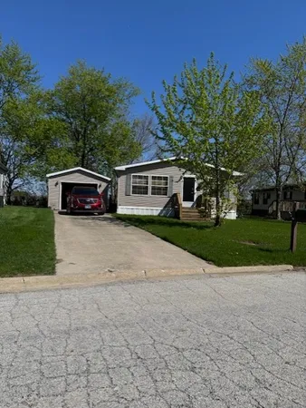 $39,900 | 30 Meadowlark Lane, Beecher, IL 60401