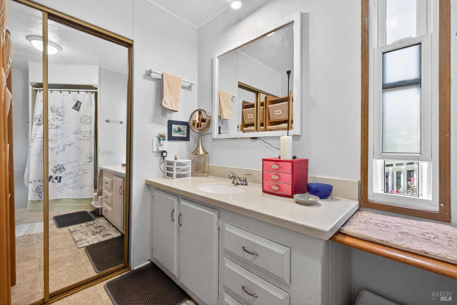 29 Hemlock Court Rohnert Park, CA 94928 - Photo 21 of 28 Full Bathroom 2 (Primary ensuite)