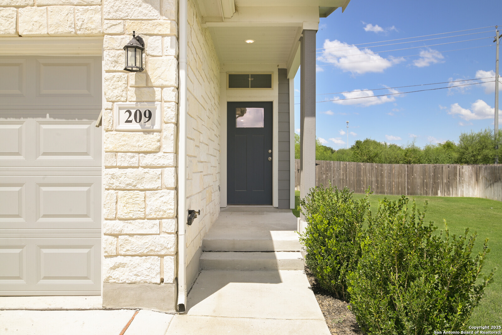 209 Joseph Circle Cibolo, TX 78108 - Photo 3 of 17 Gallery Image 3