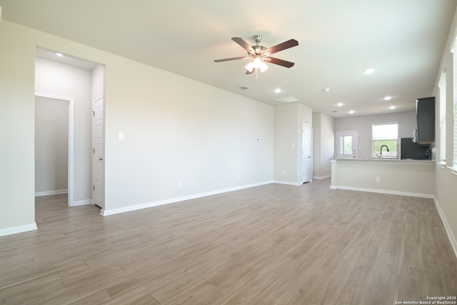 209 Joseph Circle Cibolo, TX 78108 - Photo 4 of 17 Gallery Image 4