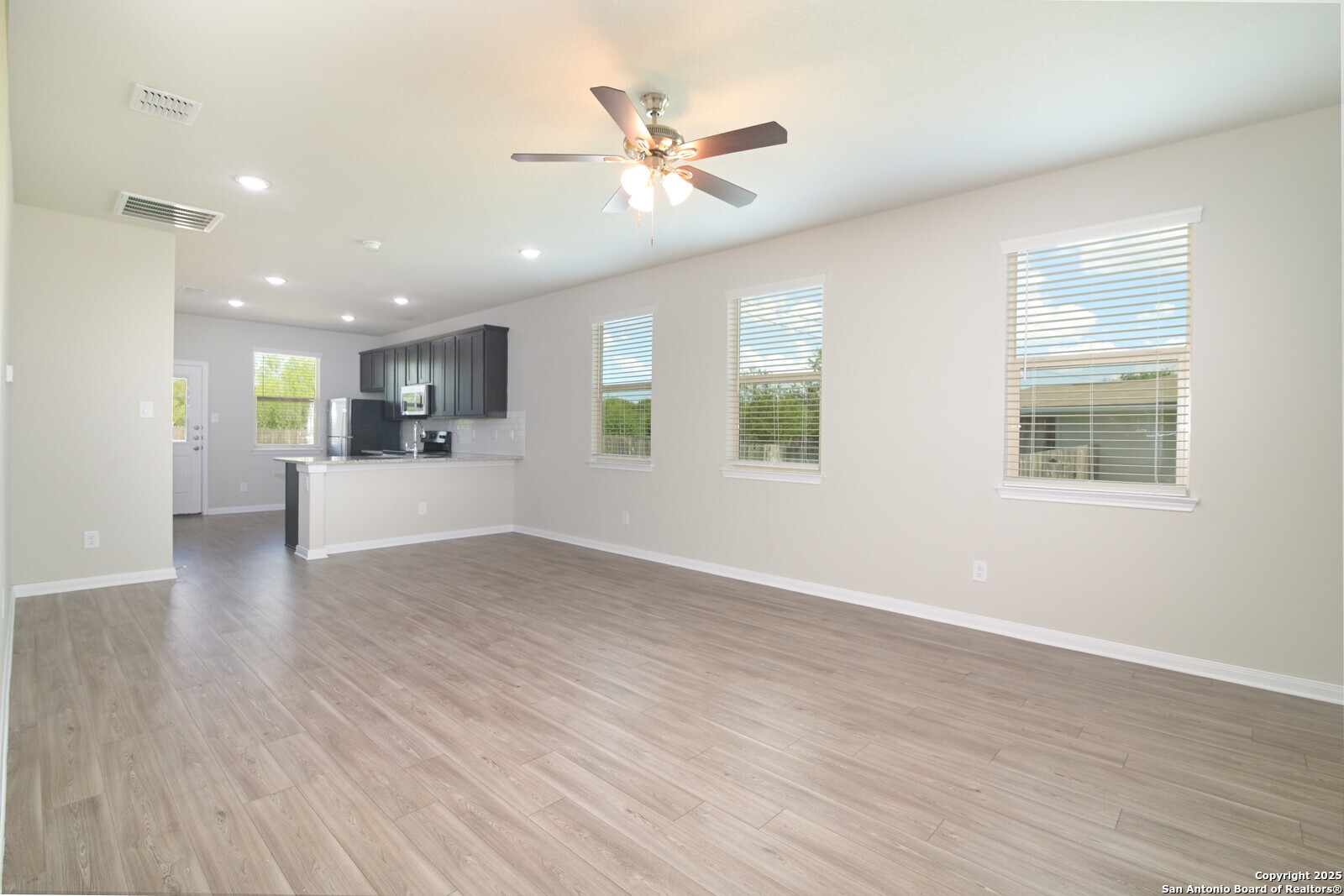 209 Joseph Circle Cibolo, TX 78108 - Photo 5 of 17 Gallery Image 5
