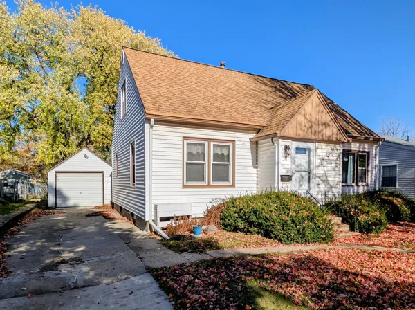 $1,300 | 301 Giles Place, Albert Lea, MN 56007