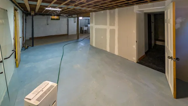 $1,500 | 301 Giles Place, Albert Lea, MN 56007