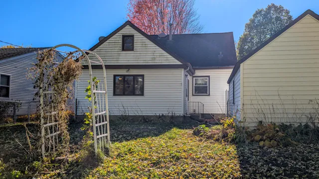 $1,500 | 301 Giles Place, Albert Lea, MN 56007