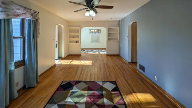 $1,500 | 301 Giles Place, Albert Lea, MN 56007