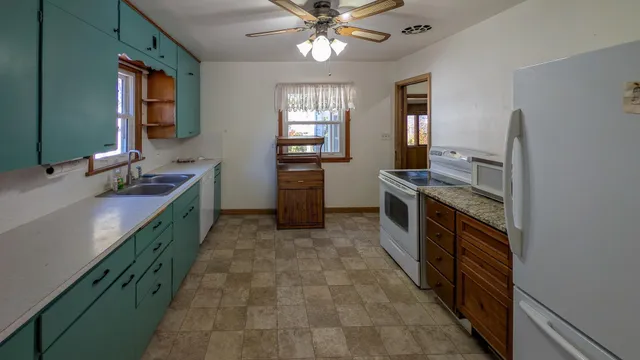 $1,350 | 301 Giles Place, Albert Lea, MN 56007