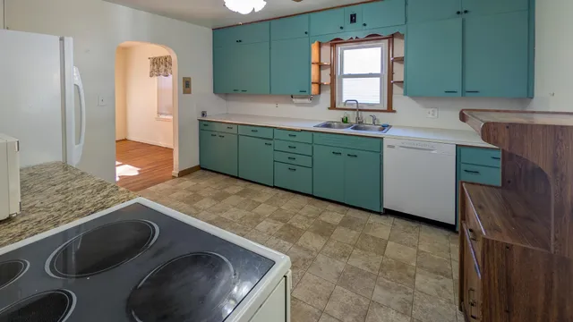 $1,500 | 301 Giles Place, Albert Lea, MN 56007