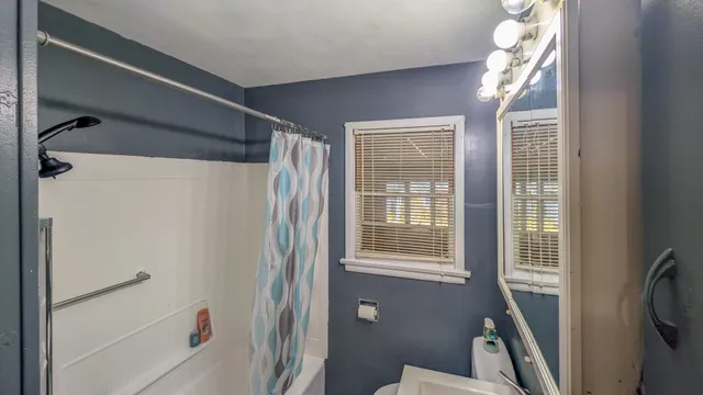 $1,500 | 301 Giles Place, Albert Lea, MN 56007