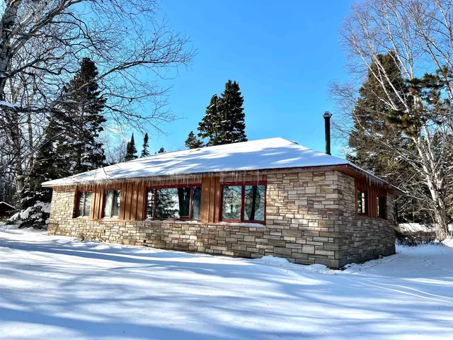 $969,000 | 5480 Highway 61, Hovland, MN 55606