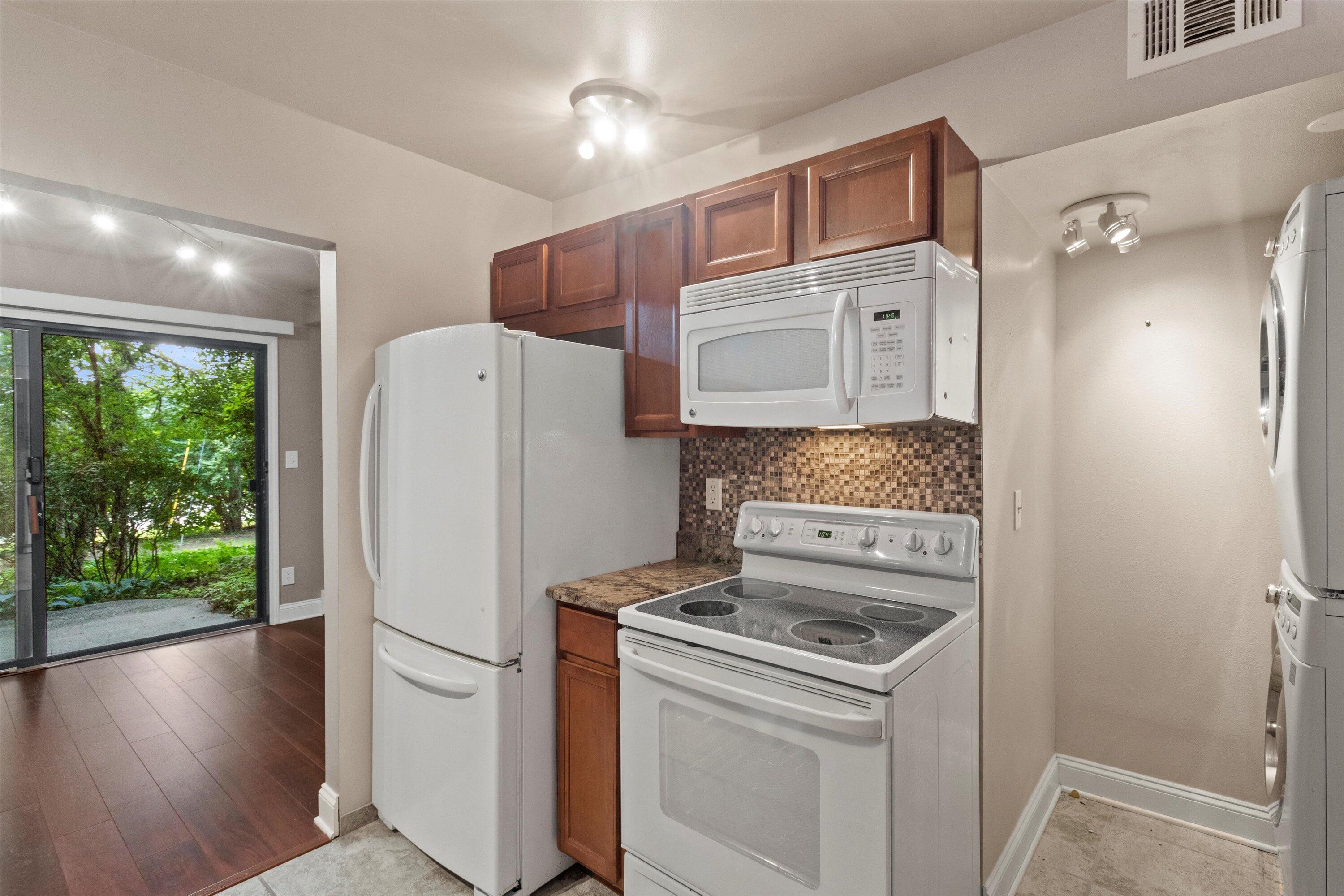2230 Good Hope Road, Unit 25 Glendale, WI 53209 - Photo 11 of 41 kitchen