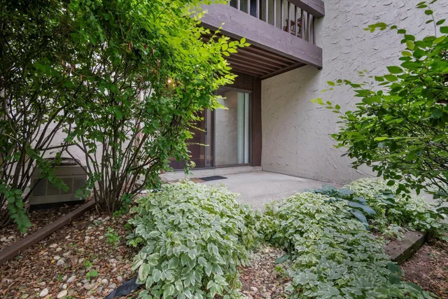 $159,900 | 2230 Good Hope Road, Unit 25, Glendale, WI 53209