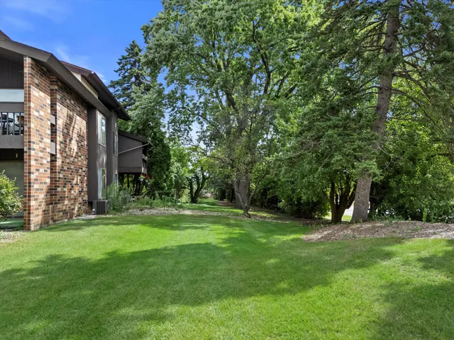 $159,900 | 2230 Good Hope Road, Unit 25, Glendale, WI 53209