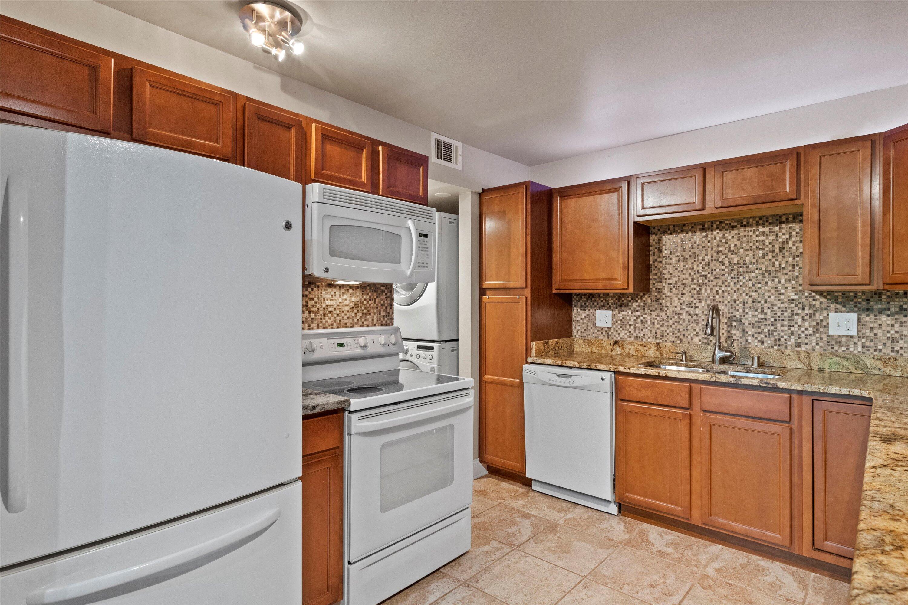 2230 Good Hope Road, Unit 25 Glendale, WI 53209 - Photo 9 of 41 kitchen