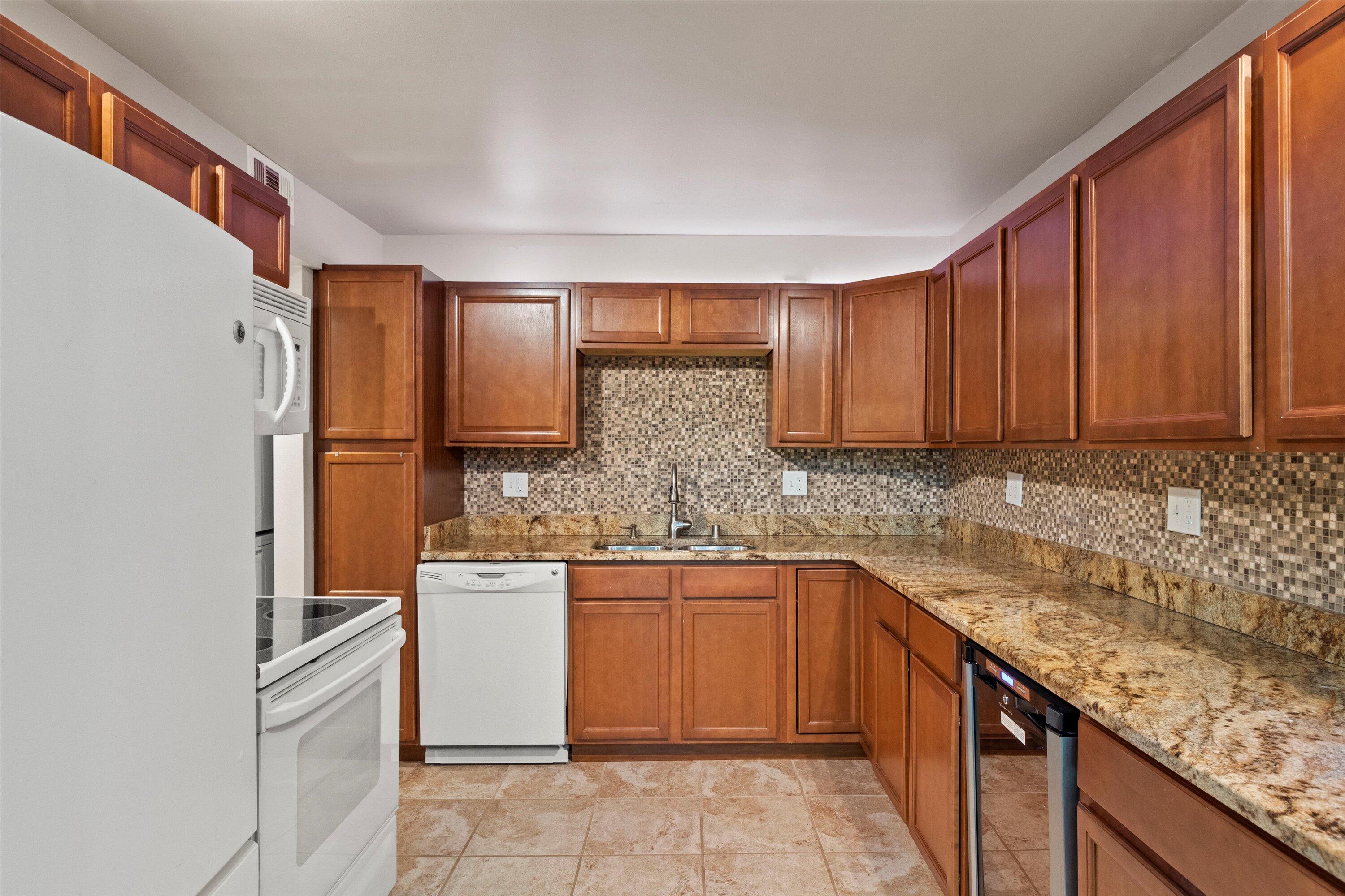 2230 Good Hope Road, Unit 25 Glendale, WI 53209 - Photo 10 of 41 kitchen