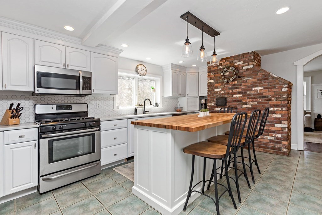 15 Dayton Road Scituate, MA 02066 - Photo 5 of 40 Gallery Image 5