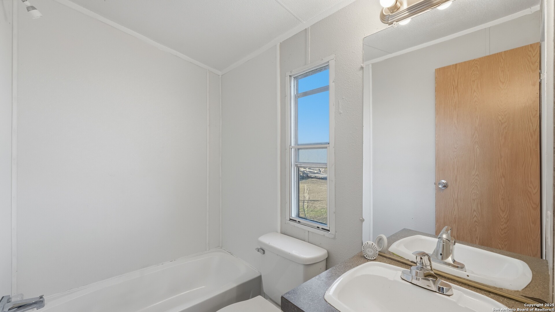 13895 Wisdom Road Atascosa, TX 78002 - Photo 30 of 48 a bath room with a toilet a sink and a bath tub