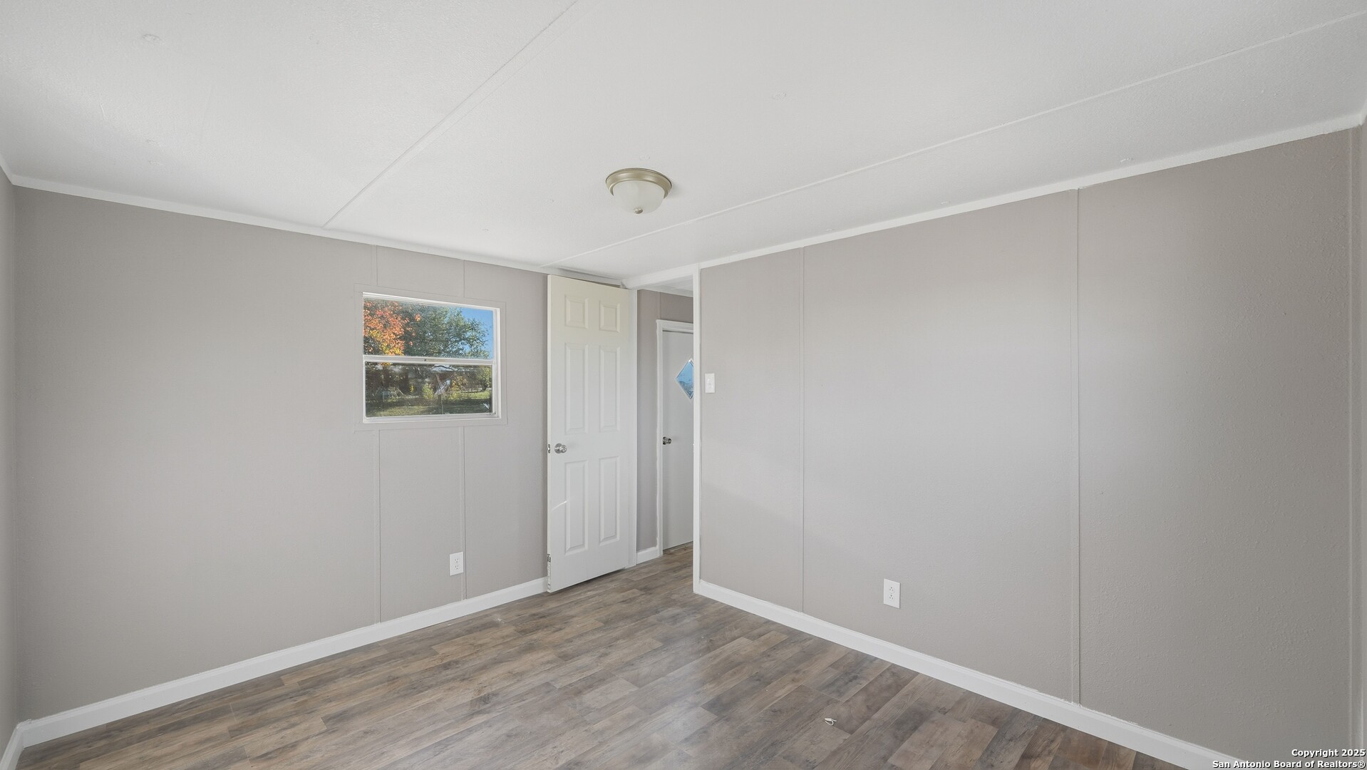 13895 Wisdom Road Atascosa, TX 78002 - Photo 41 of 48 an empty room with a window