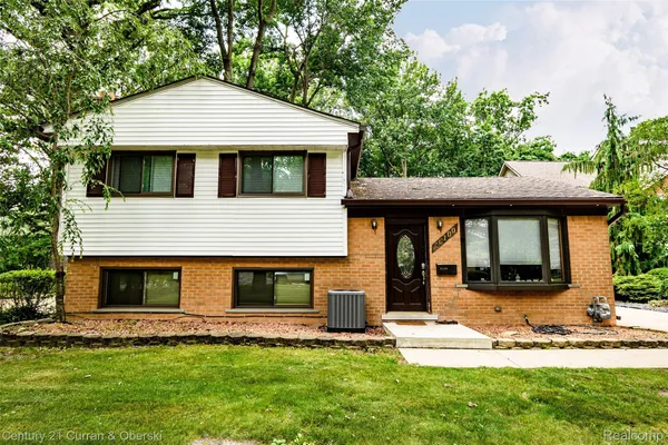 $289,900 | 16100 Kennebec Street, Southgate, MI 48195