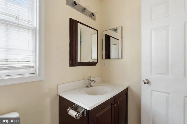 a picture of a wall with a white wall