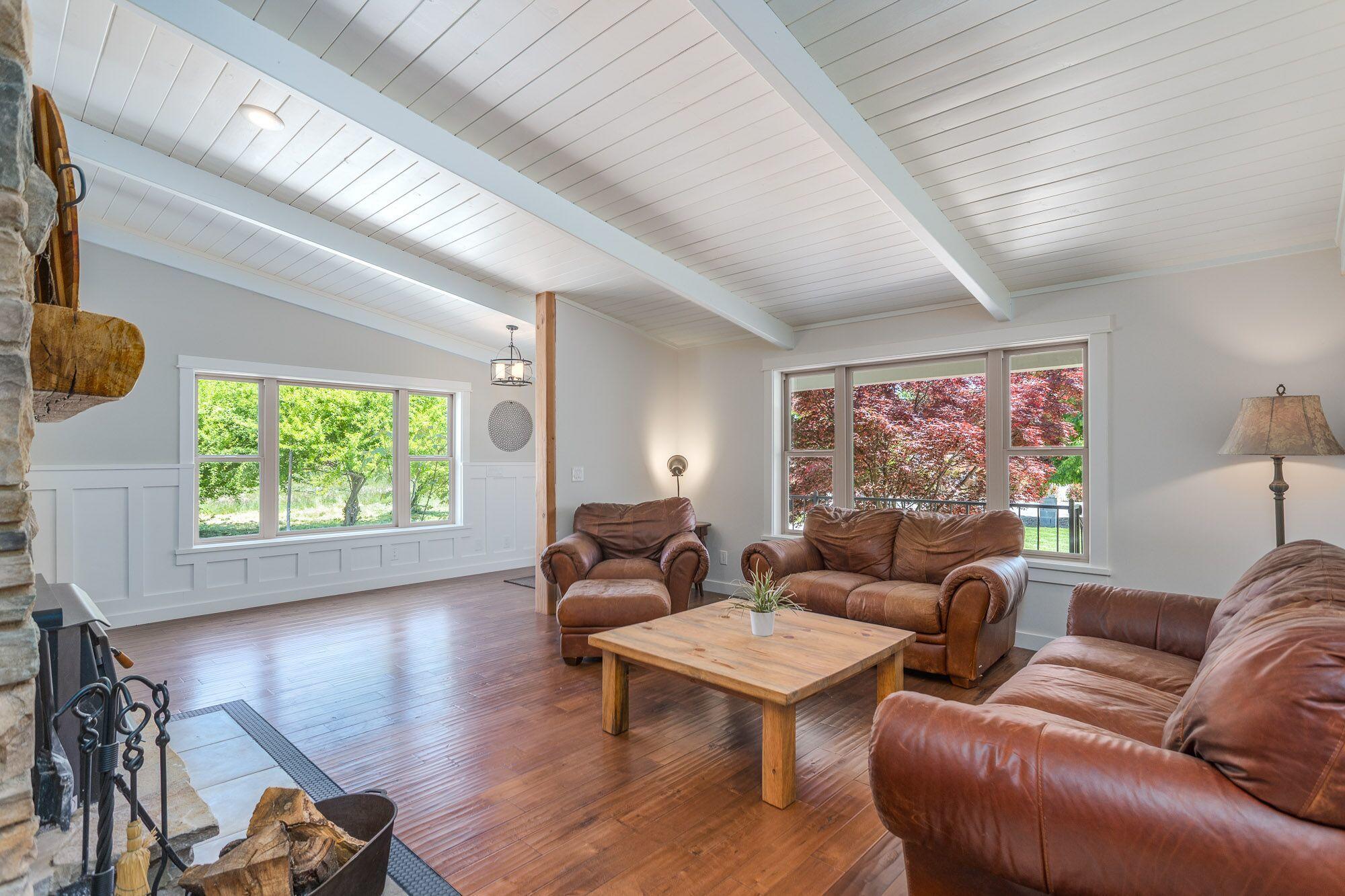 3134 South River Road Grants Pass, OR 97527 - Photo 6 of 38 a living room with furniture and a large window