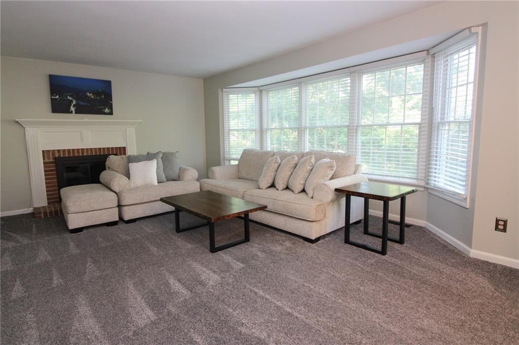 226 Randy Lane Coraopolis, PA 15108 - Photo 3 of 28 Gallery Image 3
