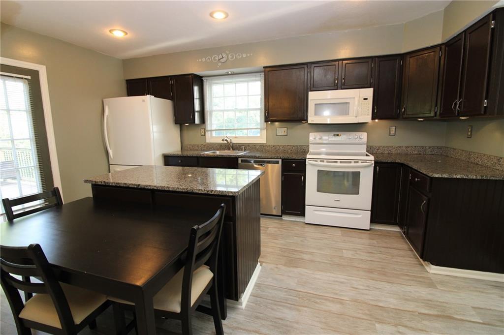 226 Randy Lane Coraopolis, PA 15108 - Photo 6 of 28 Gallery Image 6