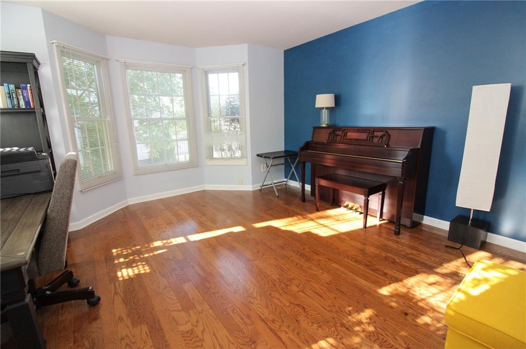 226 Randy Lane Coraopolis, PA 15108 - Photo 9 of 28 Gallery Image 9