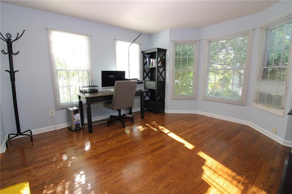 226 Randy Lane Coraopolis, PA 15108 - Photo 10 of 28 Gallery Image 10