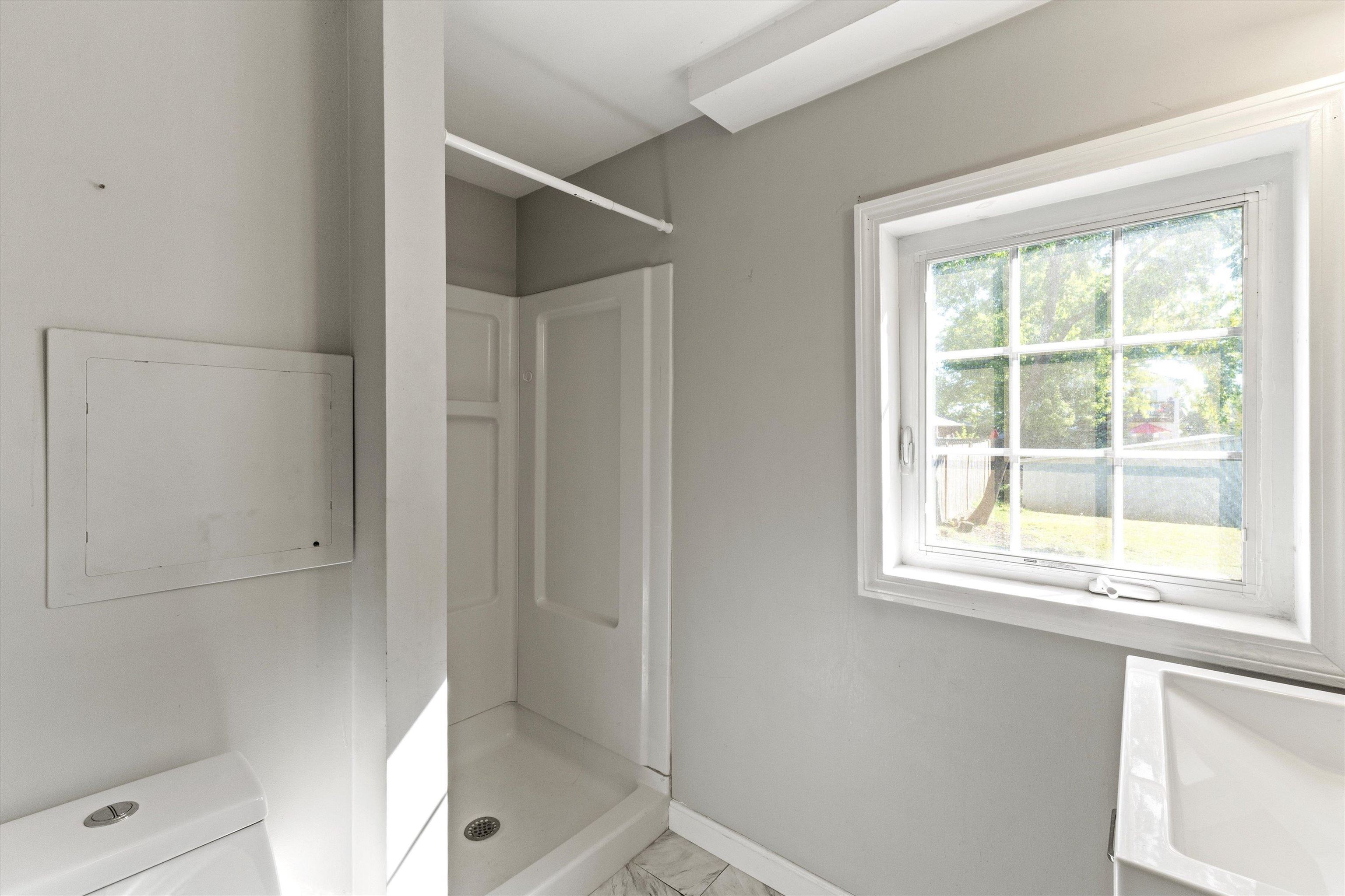 33 West Elmhurst Avenue, Unit B Manchester, NH 03103 - Photo 11 of 22