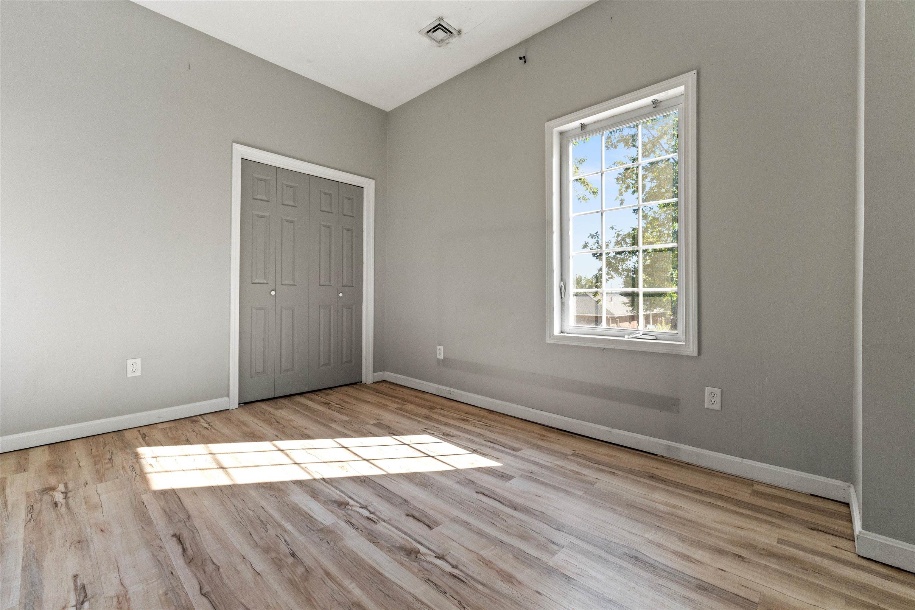 33 West Elmhurst Avenue, Unit B Manchester, NH 03103 - Photo 14 of 22