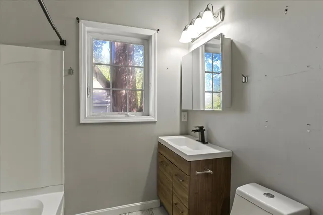 $320,000 | 33 West Elmhurst Avenue, Unit B, Manchester, NH 03103