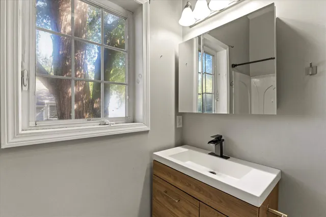 $320,000 | 33 West Elmhurst Avenue, Unit B, Manchester, NH 03103