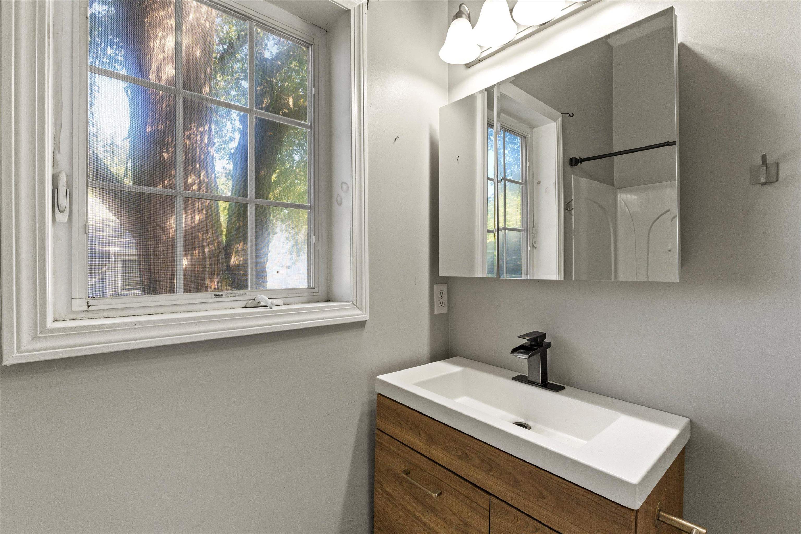 33 West Elmhurst Avenue, Unit B Manchester, NH 03103 - Photo 20 of 22