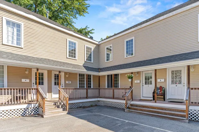 $320,000 | 33 West Elmhurst Avenue, Unit B, Manchester, NH 03103