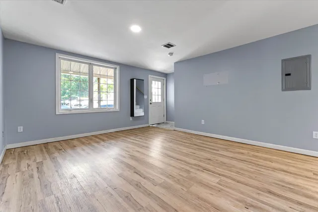 $320,000 | 33 West Elmhurst Avenue, Unit B, Manchester, NH 03103