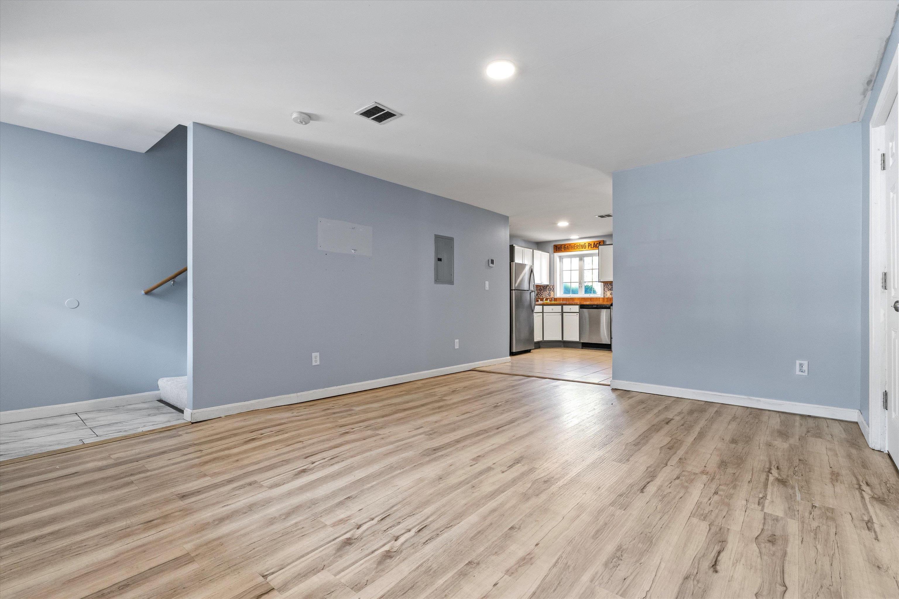 33 West Elmhurst Avenue, Unit B Manchester, NH 03103 - Photo 8 of 22