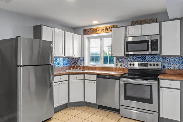 $320,000 | 33 West Elmhurst Avenue, Unit B, Manchester, NH 03103