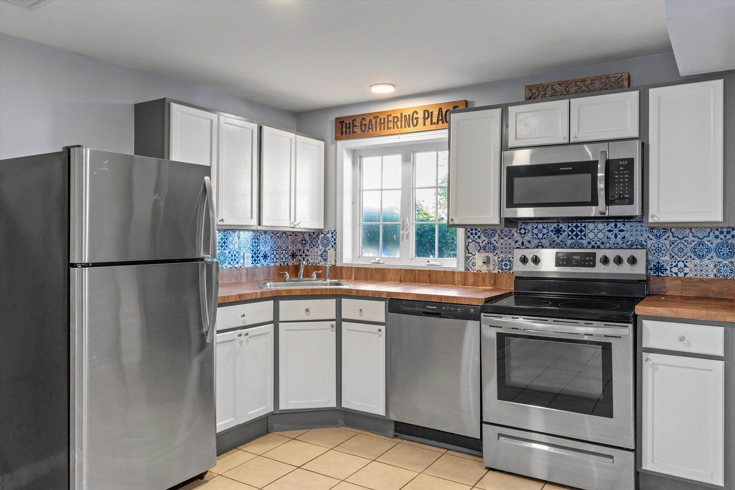 33 West Elmhurst Avenue, Unit B Manchester, NH 03103 - Photo 9 of 22