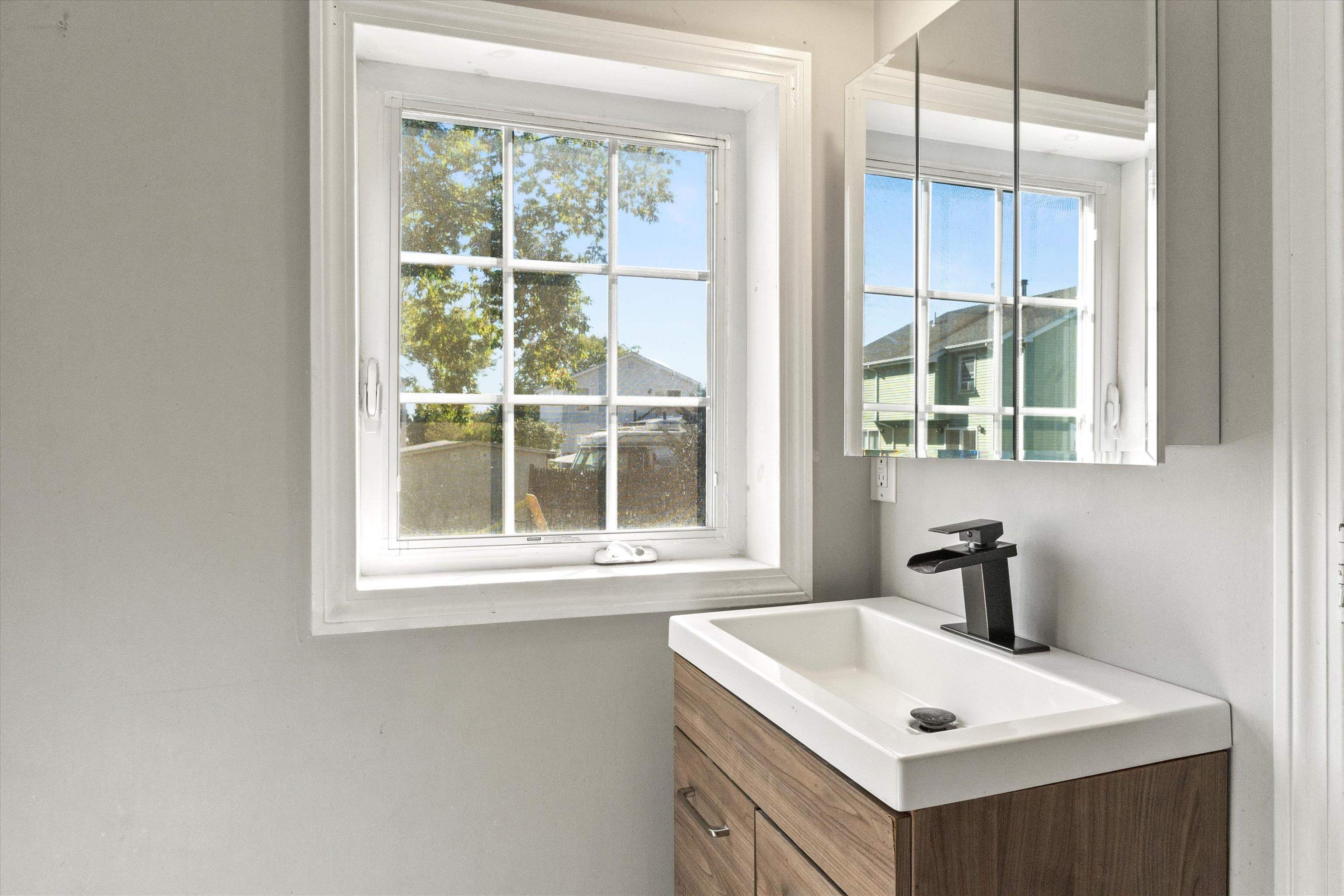 33 West Elmhurst Avenue, Unit B Manchester, NH 03103 - Photo 10 of 22