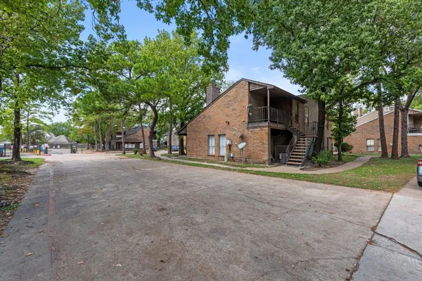 $1,050 | 7200 West T C Jester Boulevard, Unit 1004, Houston, TX 77088